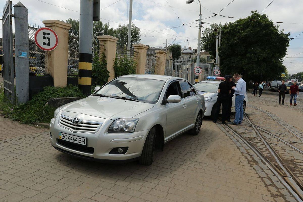 Водія Андрія Садового оштрафували за недозволений поворот