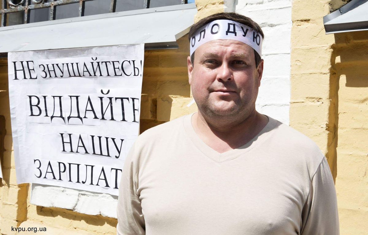 Троє шахтарів з Нововолинська голодують під Адміністрацією президента