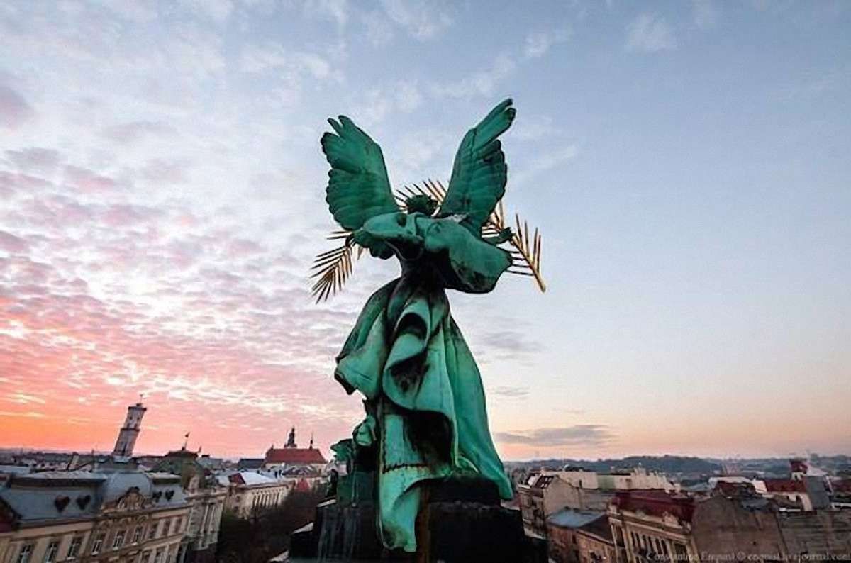 За 5 років в Україні зменшилась кількість театрів та біліотек