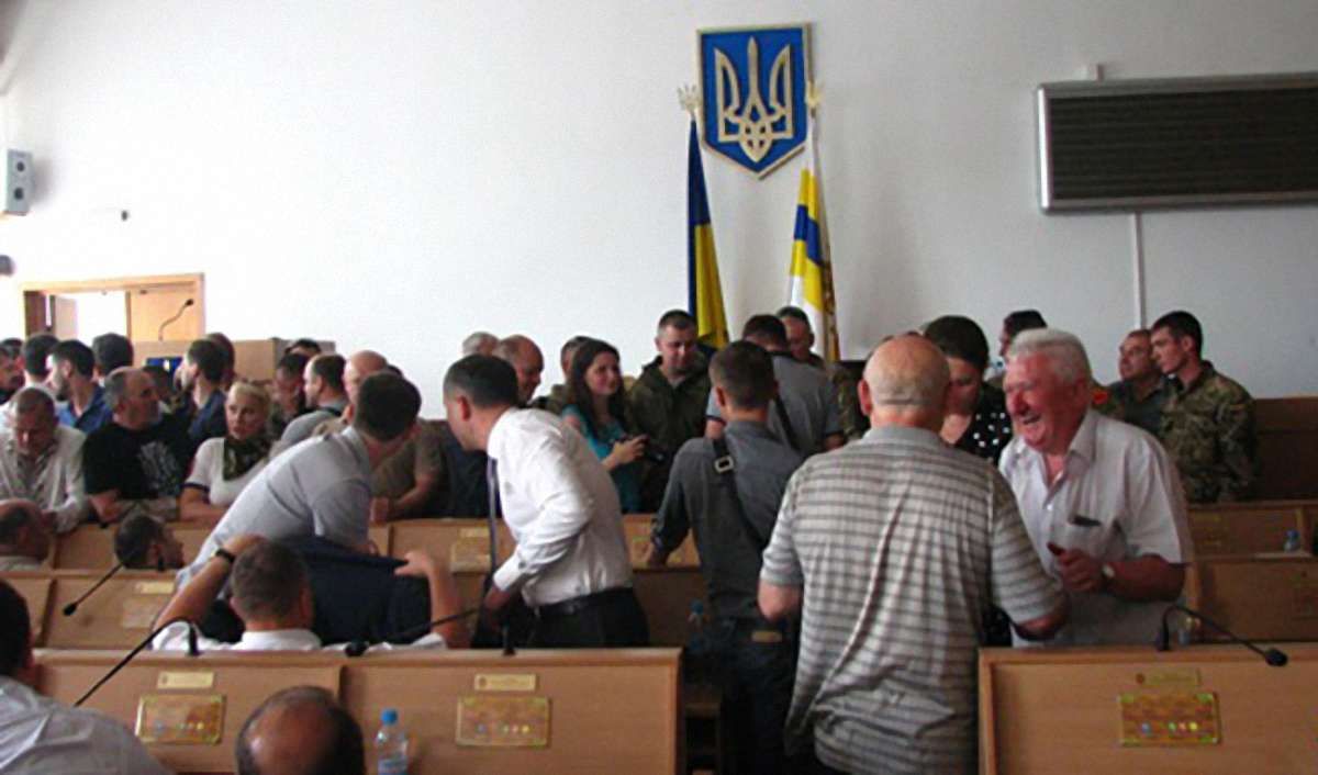 Під час засідання Рівненської облради між депутатами виникла бійка