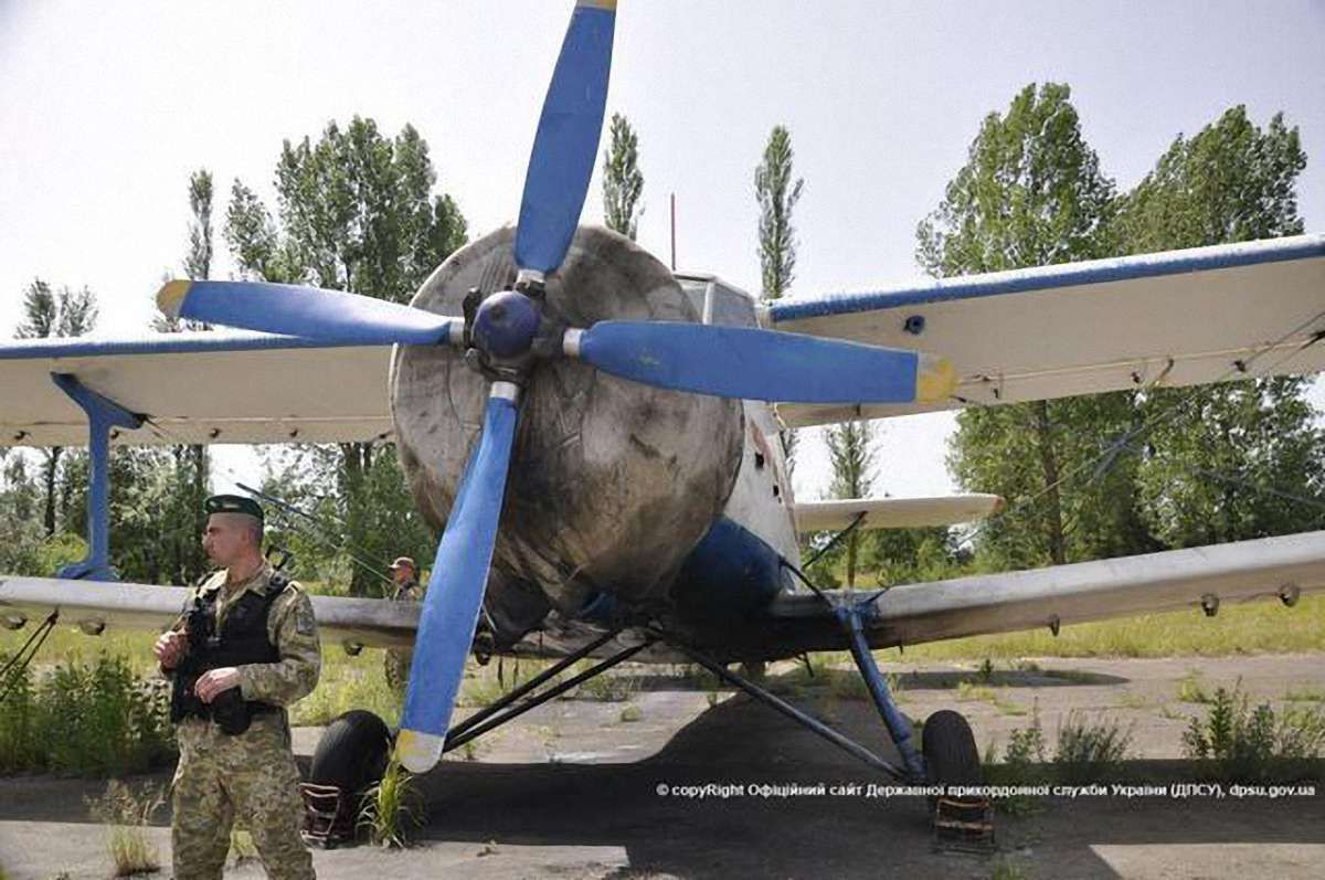 На Волині поблизу кордону виявили прихований літак контрабандистів