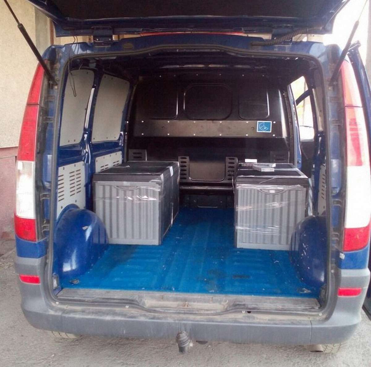 На Закарпатті на контрабанді цигарок затримали авто з дипломатичними російськими номерами