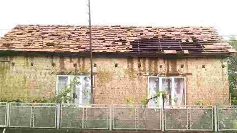 На Закарпатті сильний град знищив дахи будинків у 17 селах