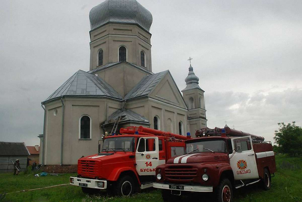У Буському районі горіла ще одна церква
