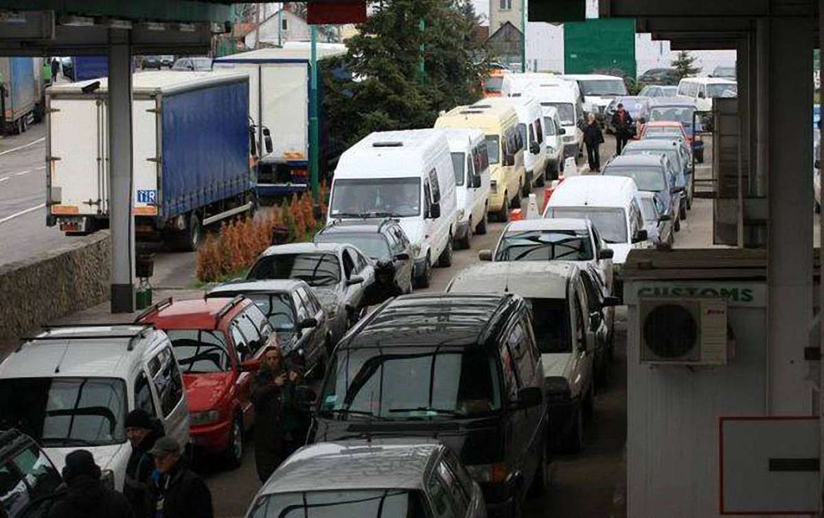 Власників авто з іноземною реєстрацією не штрафуватимуть до 1 липня
