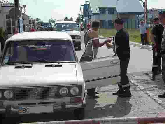 У Краковці затримали водія ВАЗа, який намагався самовільно проїхати кордон