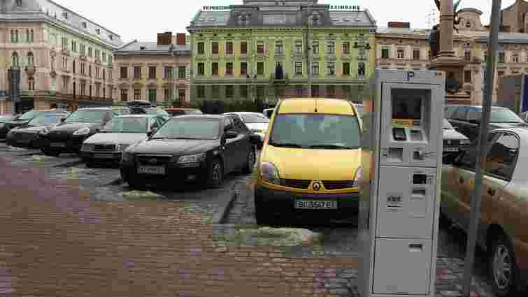 Дію експериментальних тарифів на паркування у центрі Львова продовжать до кінця літа