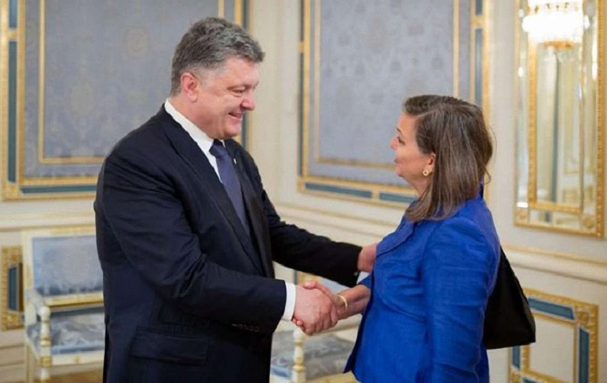 Відбулась зустріч Петра Порошенка з Вікторією Нуланд