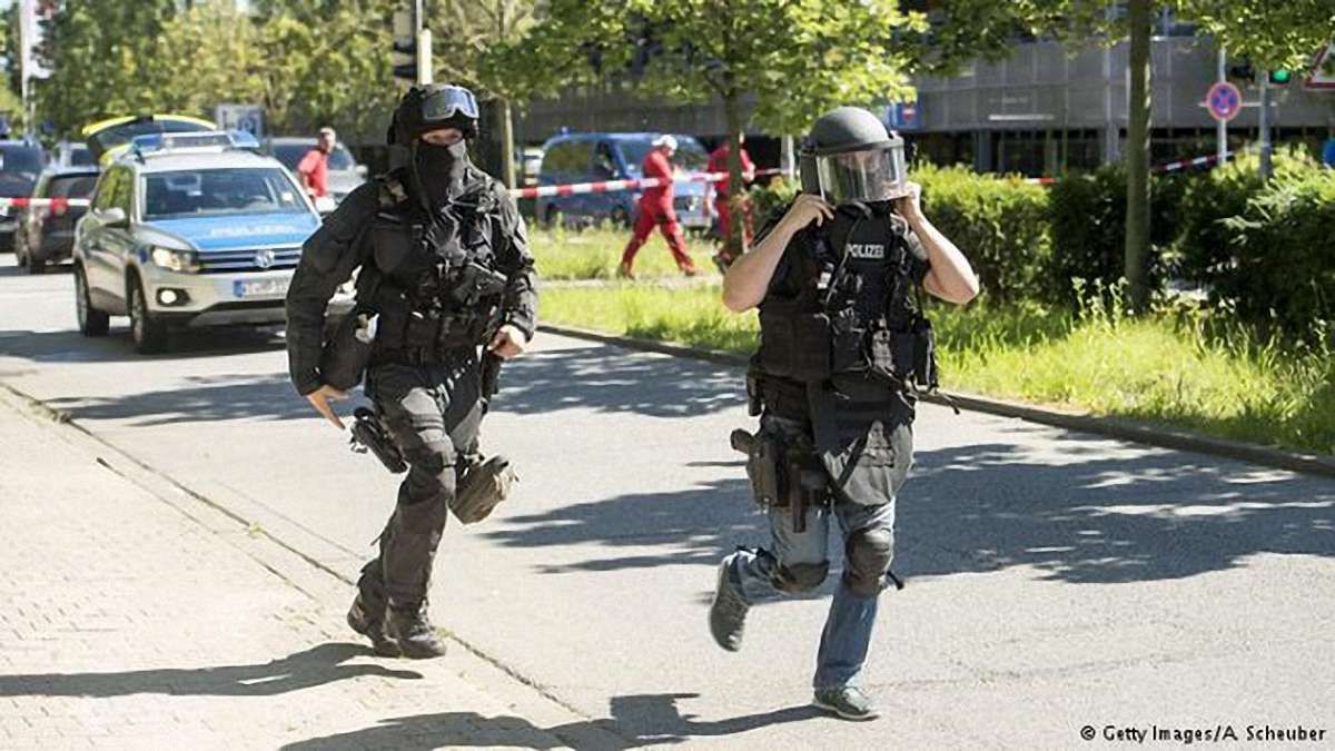 Озброєний чоловік відкрив вогонь в кінотеатрі у Німеччині