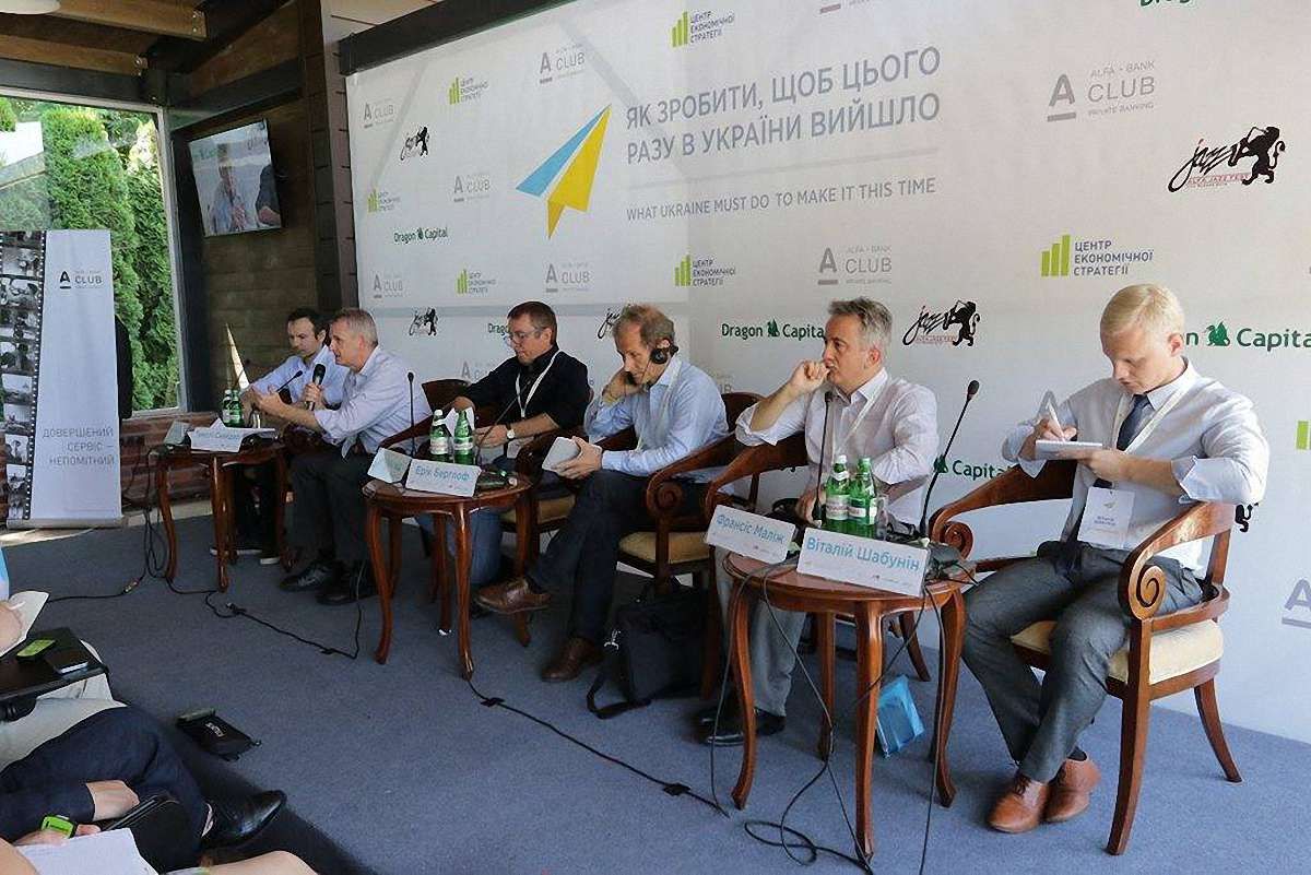 «Україну змінюють люди, а не державні інституції»