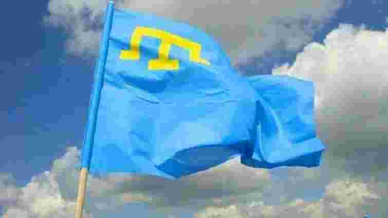 «Два прапори - одна країна», – Петро Порошенко привітав кримських татар із Днем прапора