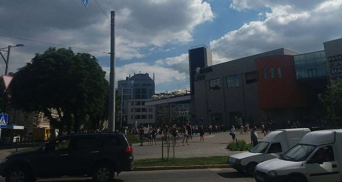 У ТРЦ Forum Lviv шукають вибухівку