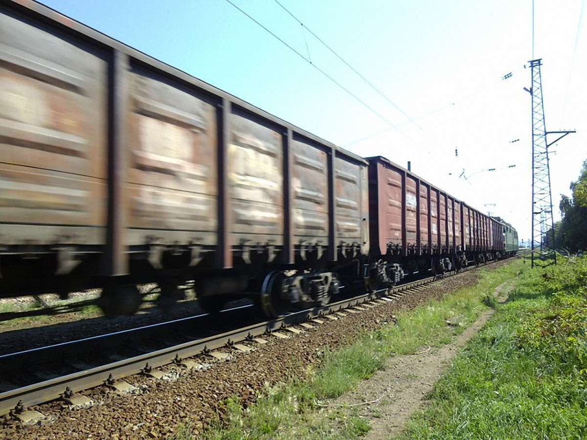 «Укрзалізниця» поновила вантажні перевезення через лінію розмежування на Донбасі