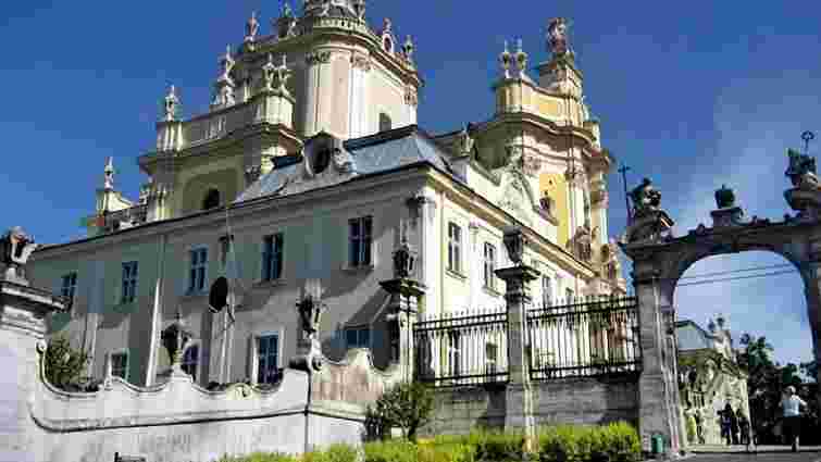 Порошенко розпорядився виділити гроші на реставрацію Собору Св. Юра у Львові