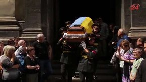 Тисячі львів’ян провели в останню путь Василя Сліпака зі словами «Герої не вмирають!»