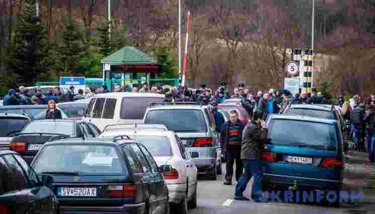 На кордоні з Польщею - знову черга із понад тисячі авто