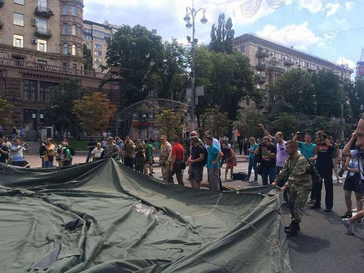 У Києві перекрили Хрещатик з вимогою змінити запобіжний захід бійцю «Айдару»