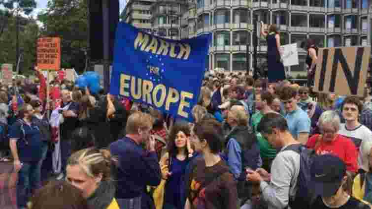У Лондоні проходить багатотисячний марш протесту проти виходу з ЄС