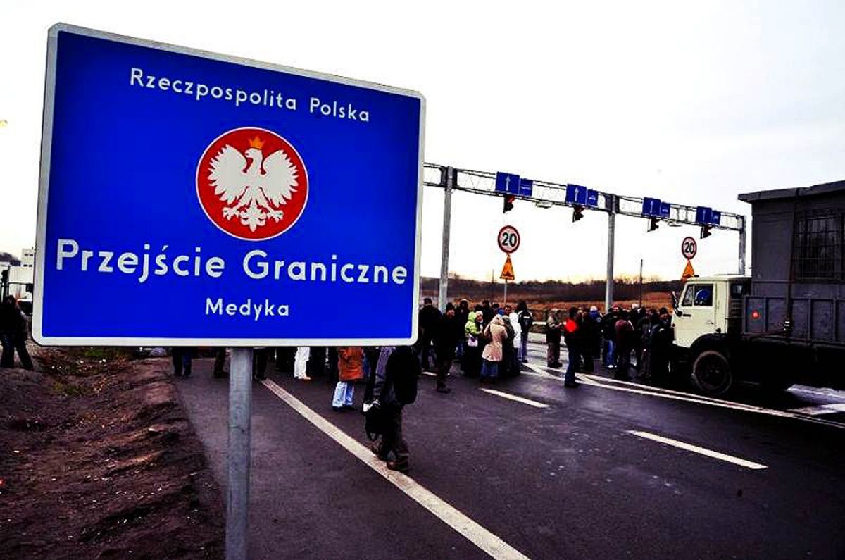 З цієї ночі Польща призупинить малий прикордонний рух для українців