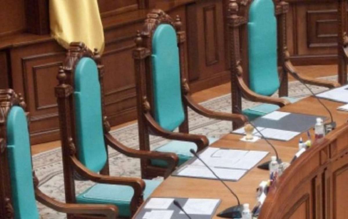 Верховна Рада звільнила двох суддів Конституційного суду