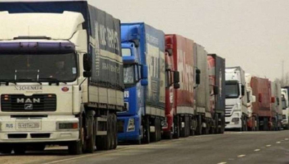 Росія заблокувала 50 вантажівок з українськими товарами для Казахстану