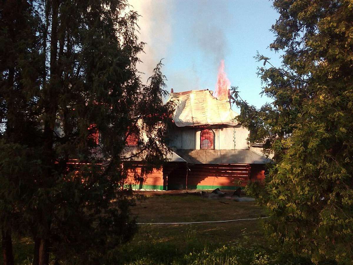 На Івано-Франківщині згоріла дерев'яна церква УГКЦ, яка була пам'яткою архітектури