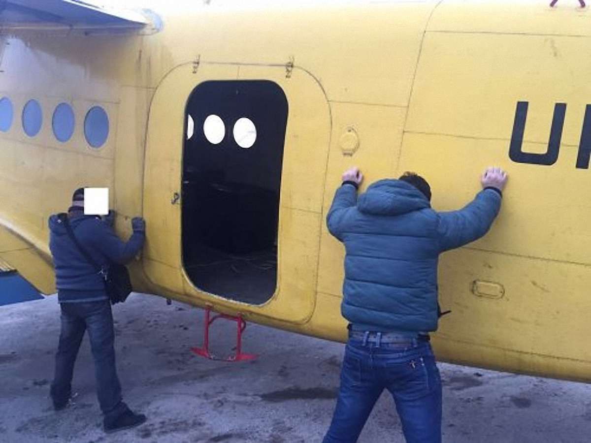 Двох львів’ян судитимуть за контрабанду цигарок літаком АН-2 до Польщі