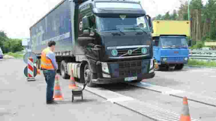 Для вагового контролю вантажівок на дорогах Львівщини закуплять пересувні комплекси