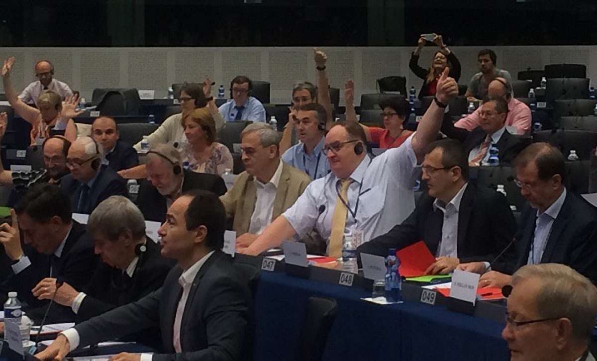 Депутати Європарламенту схвалили рекомендацію прискорити надання безвізового режиму Україні