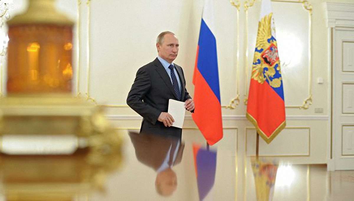 Путін узаконив стеження за усім, що йде через мобільних операторів та інтернет