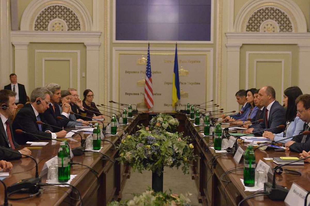 П’ять країн світу працюють над наданням Україні летальної зброї