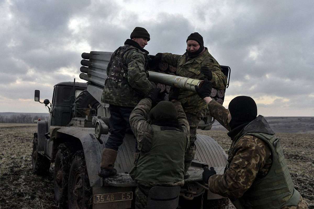 За минулу добу бойовики здійснили 72 обстріли українських позицій, - штаб АТО