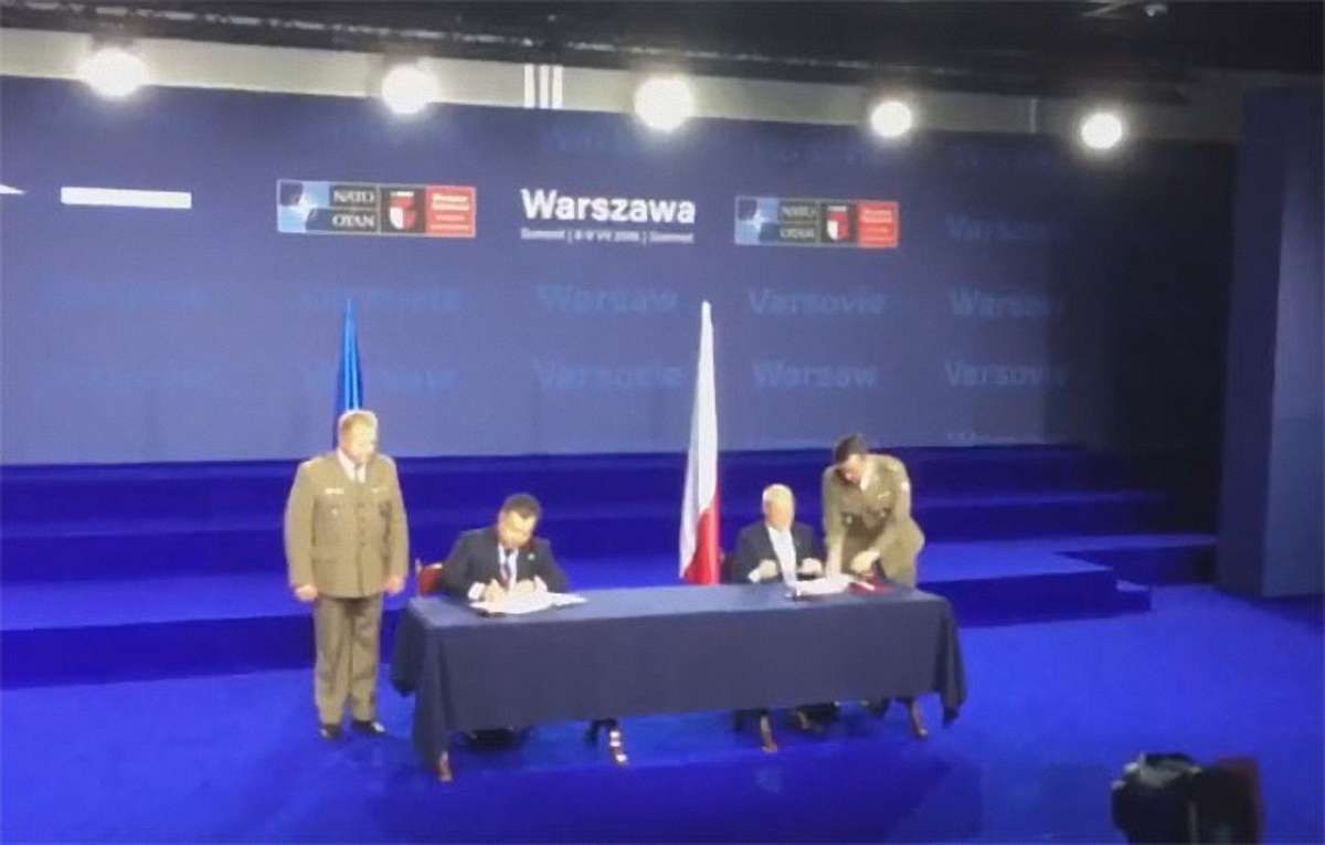 Україна і Польща підписали угоду про військову співпрацю і взаємне постачання озброєнь