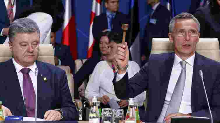 Україна поки що не порушуватиме питання вступу в НАТО, – Порошенко