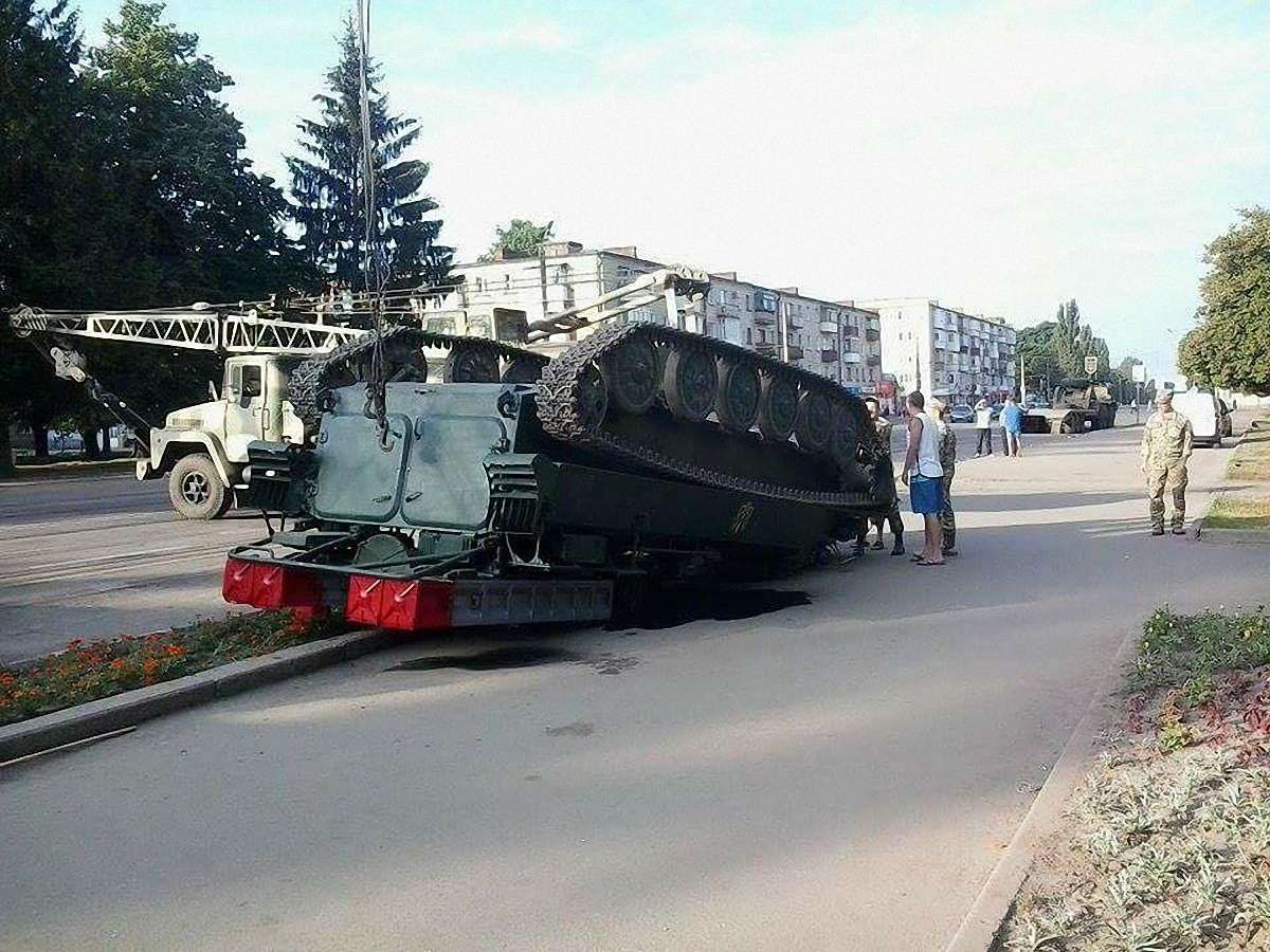 У центрі Конотопа перекинувся зенітно-ракетний комплекс ЗСУ