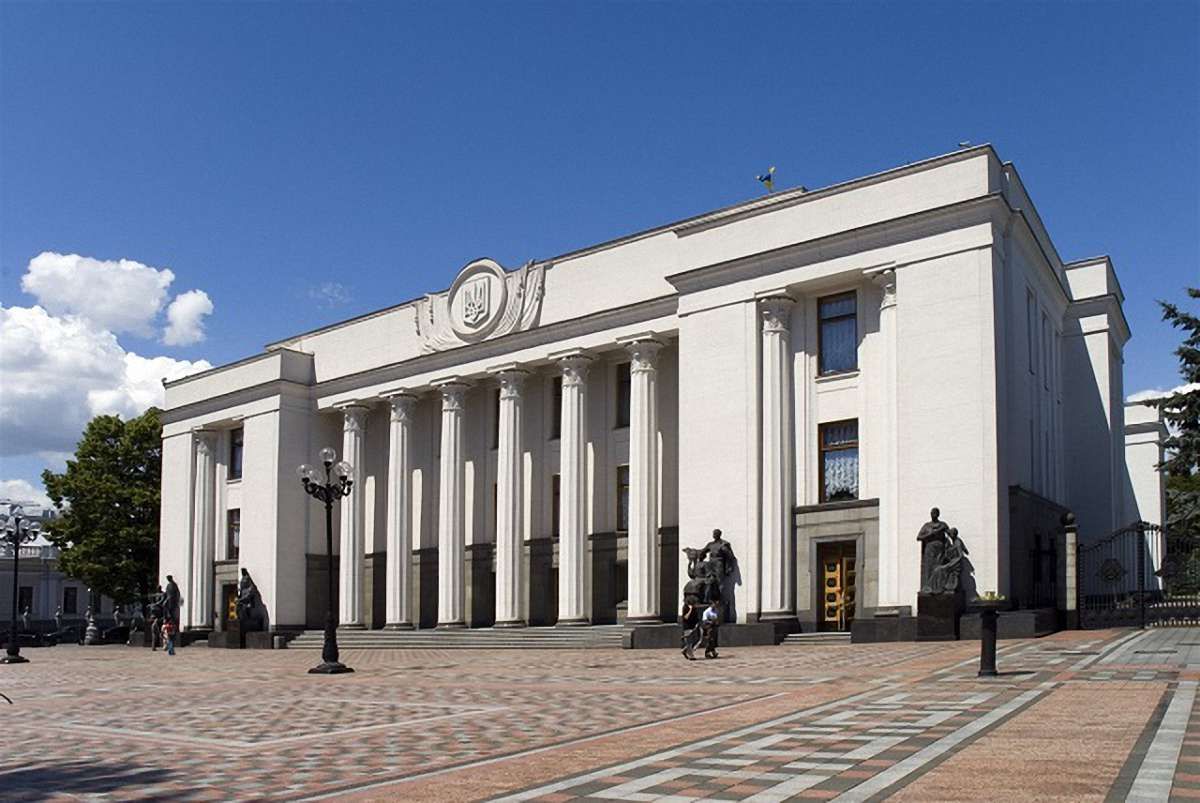 Майже половина українців проти дострокових виборів у Раду, – опитування