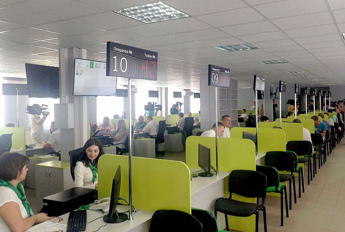 В Україні відкрили перший сервісний центр МВС, створений замість МРЕВ
