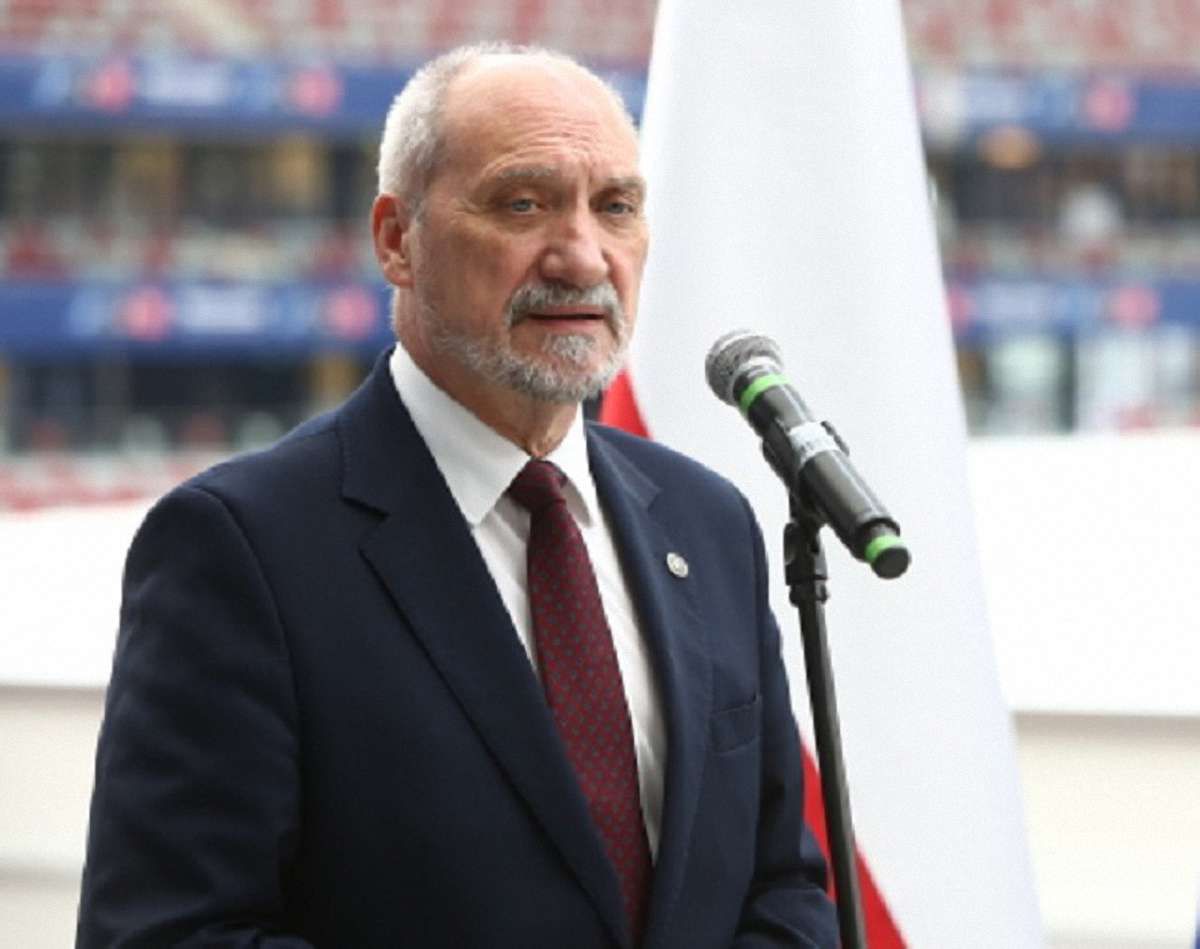 Міністр оборони Польщі назвав Росію відповідальною за Волинську трагедію