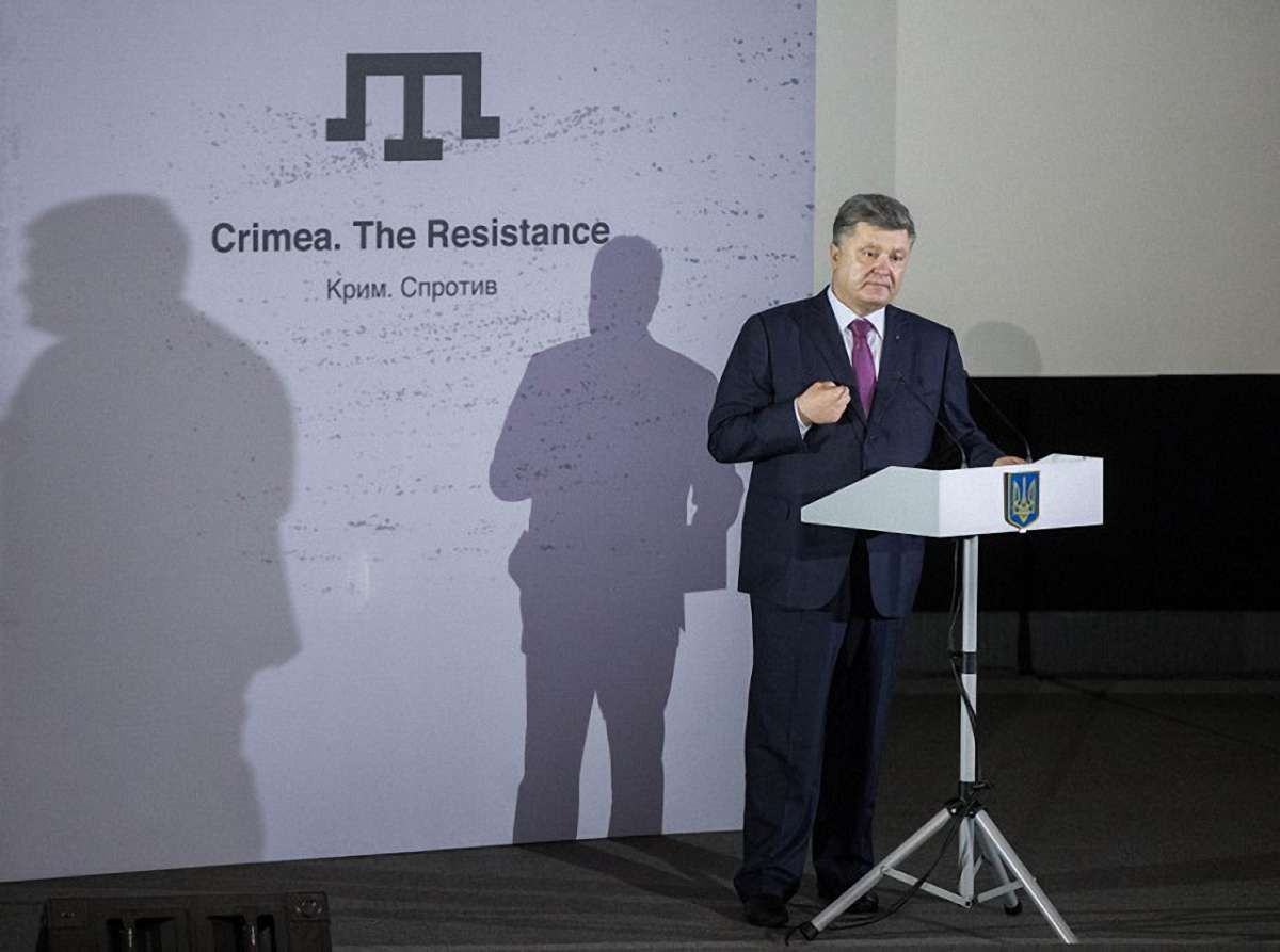 Порошенко виступив за зміну Конституції для самовизначення кримських татар в Україні