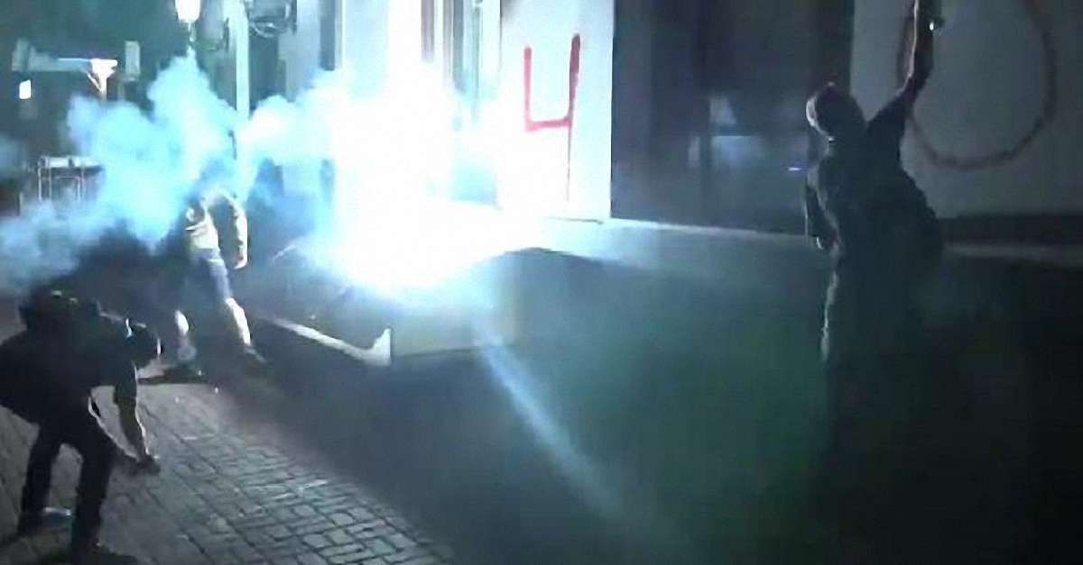 У Києві невідомі закидали фаєрами будівлю «Росспівробітництва»