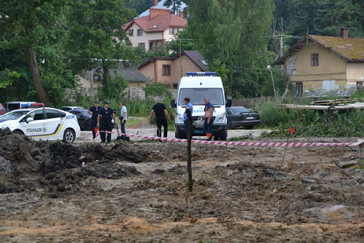 Через закопані біля будинку в Брюховичах сучасні боєприпаси відкрили провадження