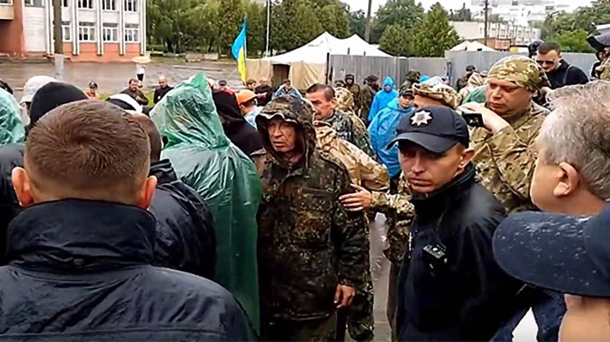 Конфлікт на Варшавській-Сосновій. Суть