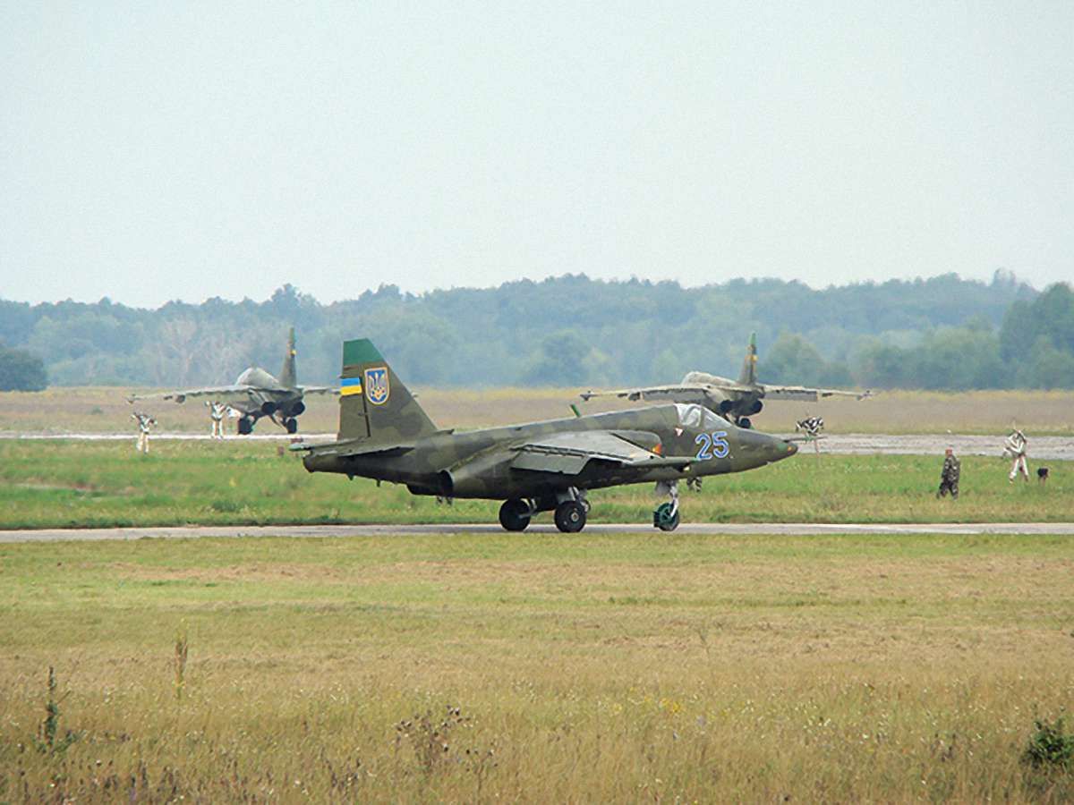 На Хмельниччині під час злету загорівся бомбардувальник Су-25