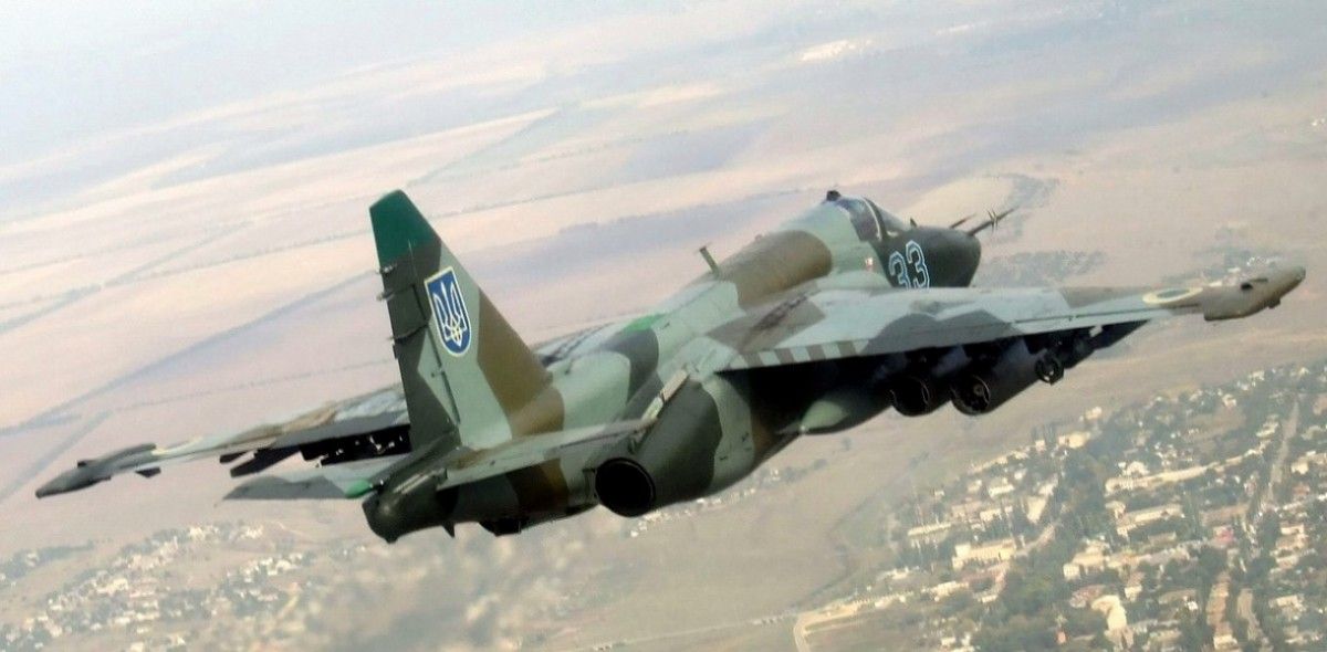 Пілота з палаючого бомбардувальника Су-25 госпіталізували, літак згорів вщент