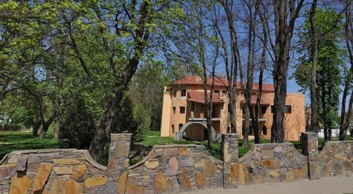 Винниківські депутати достроково розірвали договір оренди землі з родиною екс-мера