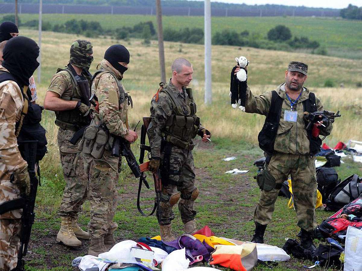 Петро Порошенко вшанував пам'ять загиблих у катастрофі рейсу MH17 на Донбасі