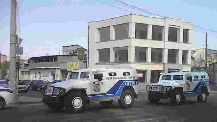 Спецназ штурмував відділок поліції у Єревані і звільнив 2 заручників