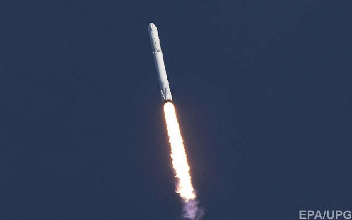 Falcon 9 успішно повернулася на Землю після запуску космічного корабля Dragon