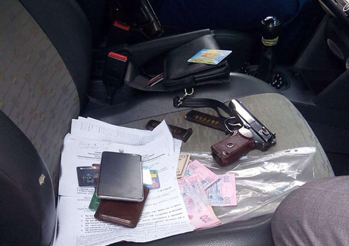 На Чернігівщині за хабар затримали двох поліцейських