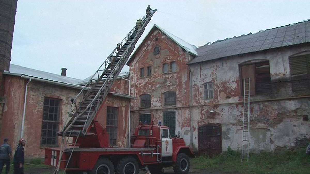 На Львівщині горіла будівля для сушки злаків